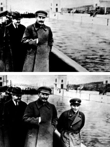 To svart-hvitt fotografier som viser resultatet av Joseph Stalin retusjering. Det opprinnelige fotografiet (nederst) viser Stalin sammen med to menn. I det retusjerte fotografiet (øverst) er mannen til høyre fjernet.